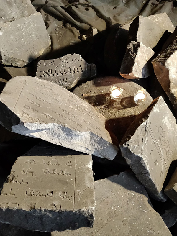 Memorial-Candles-Brest-Headstones
